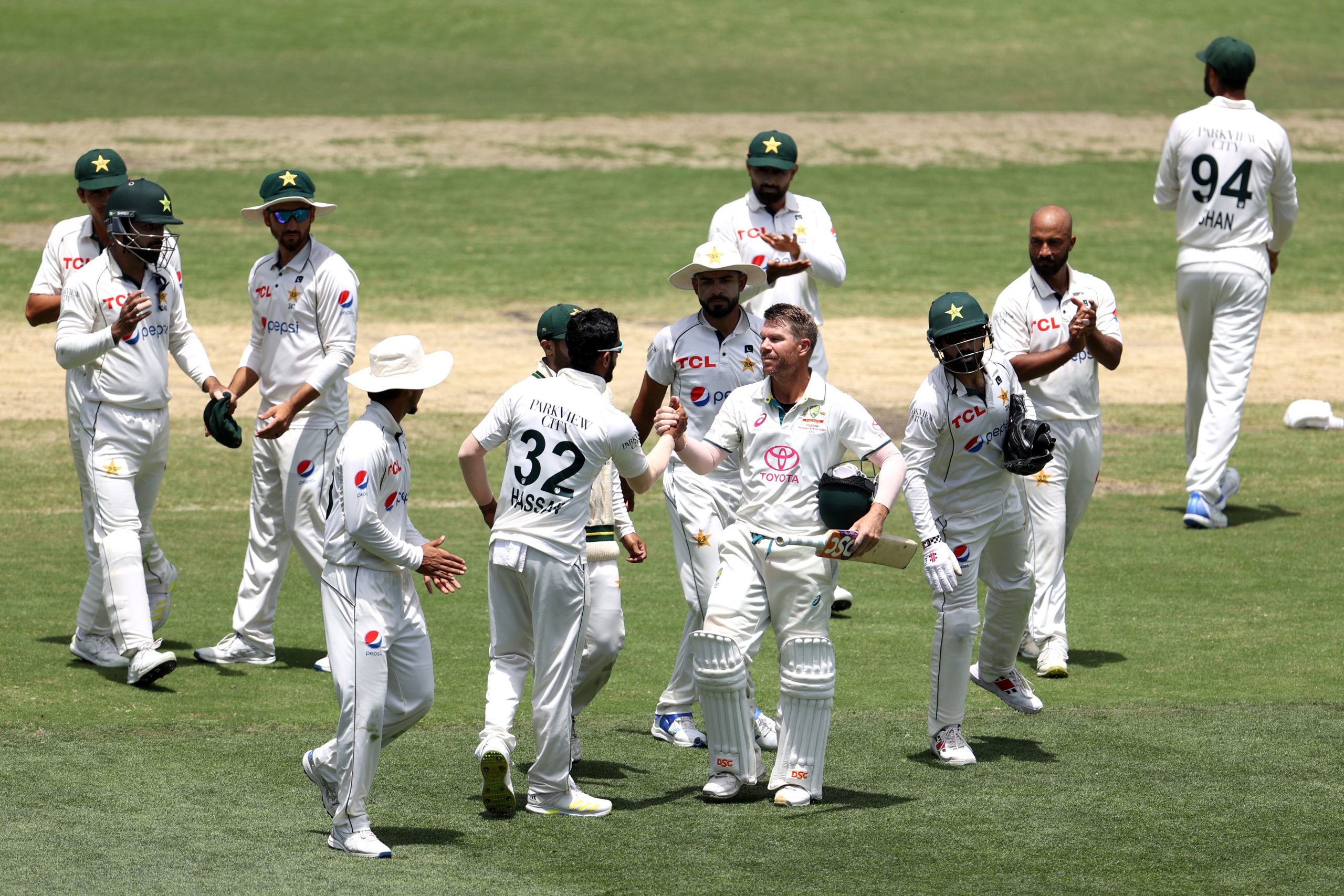 David Warner of Australia is congratulated on his final innings by the Pakistan team after being dismissed by Sajid Khan of Pakistan during day four of the Men's Third Test Match in the series between Australia and Pakistan at Sydney Cricket Ground on January 06, 2024 in Sydney, Australia. (Photo by Jason McCawley - CA/Cricket Australia via Getty Images)