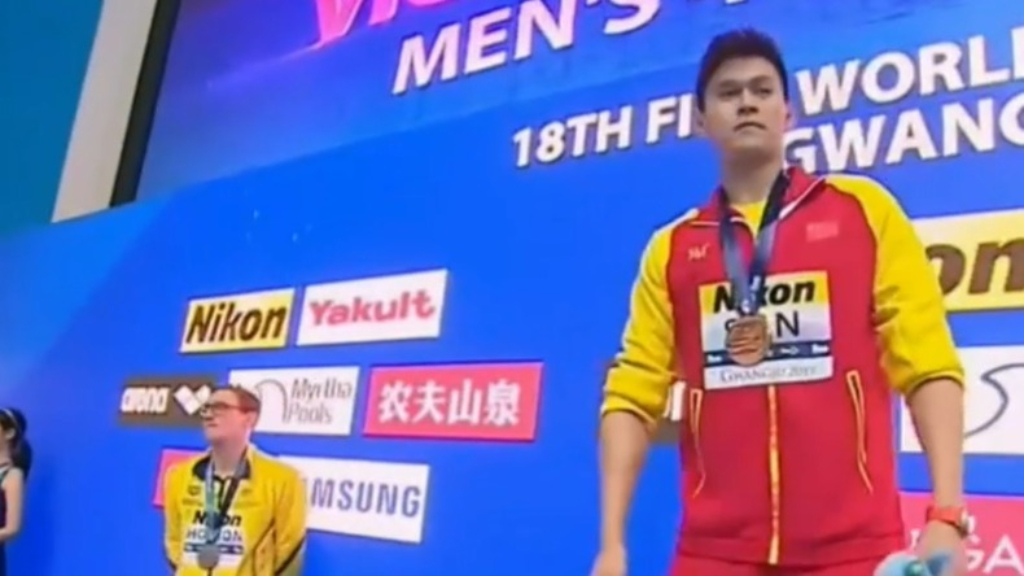 Chinese fans apologise to Horton