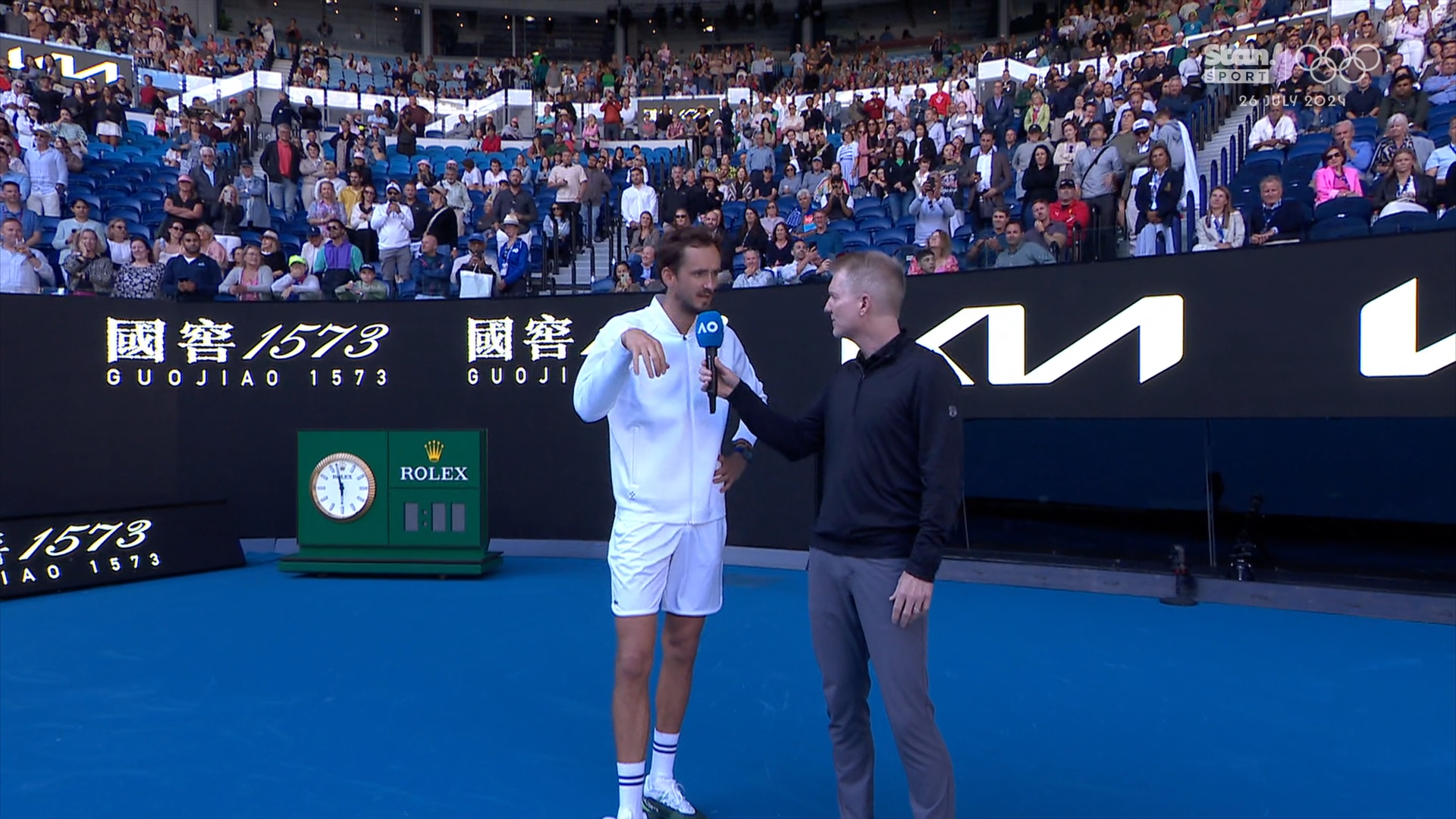 World No.3's impromptu lesson for legend