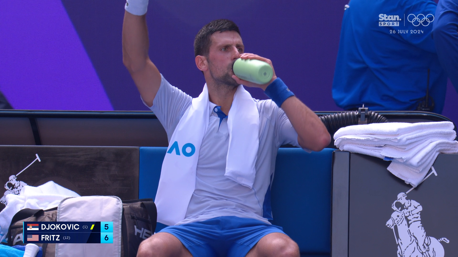 Djokovic blows up at box in searing heat