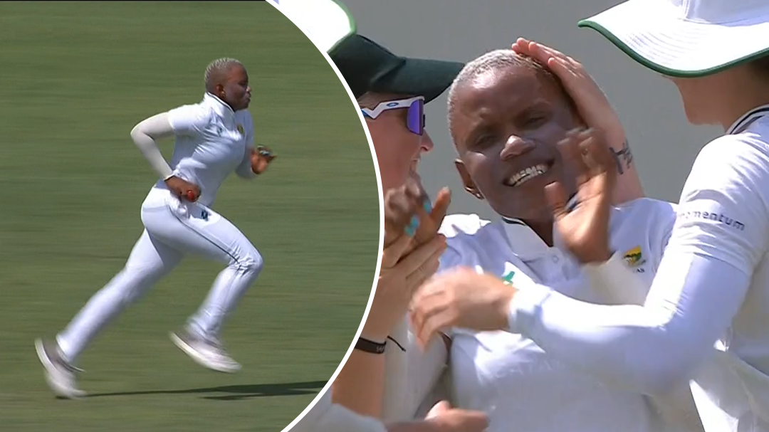 Perry falls amid early Aussie collapse