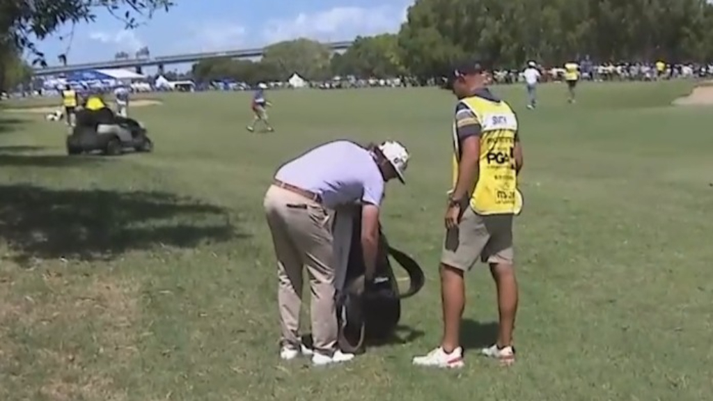 Smith lashes out amid nightmare round