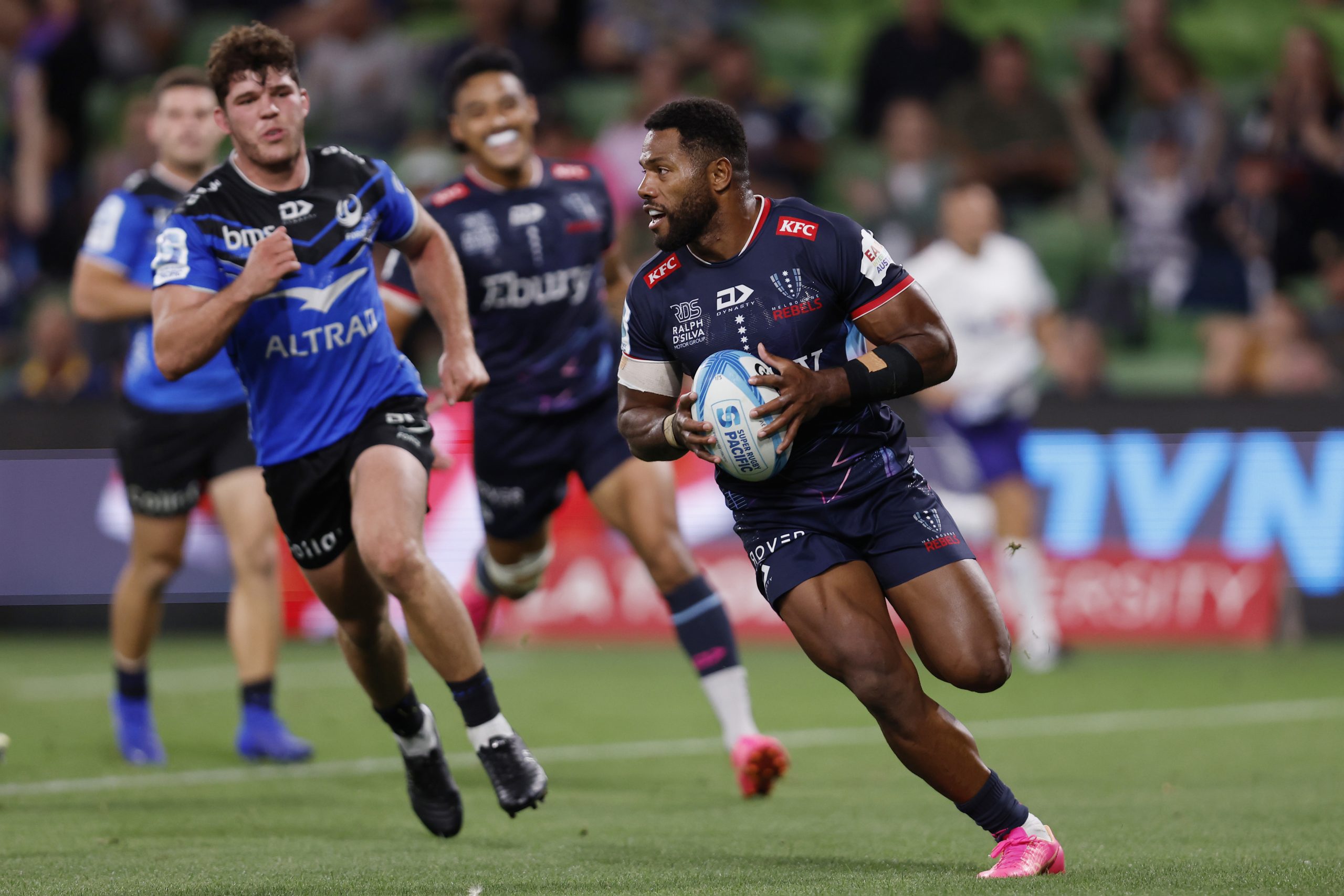 Filipo Daugunu of the Rebels scores a try.
