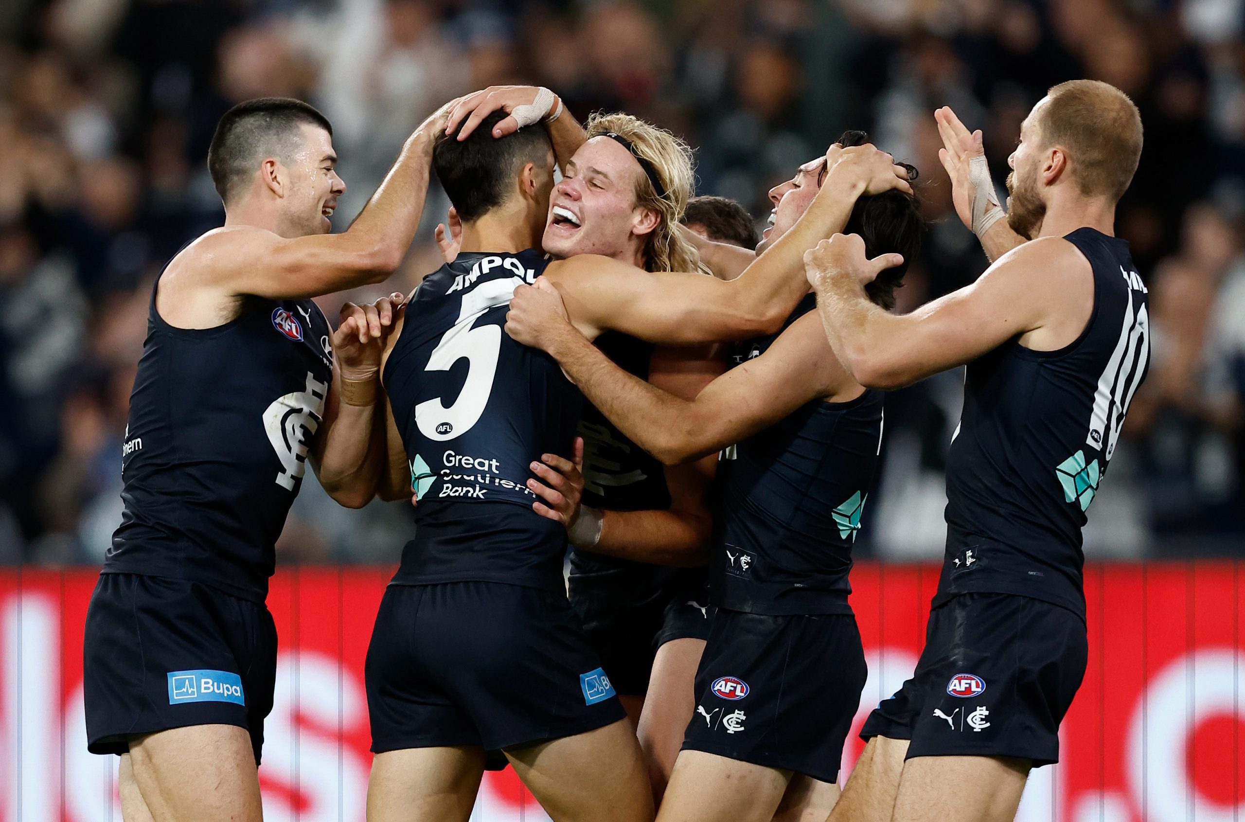 Tom De Koning of the Blues (centre) celebrates with teammates during the 2024 AFL Round 01 match between the Carlton Blues and the Richmond Tigers at the Melbourne Cricket Ground on March 14, 2024 in Melbourne, Australia. (Photo by Michael Willson/AFL Photos via Getty Images)