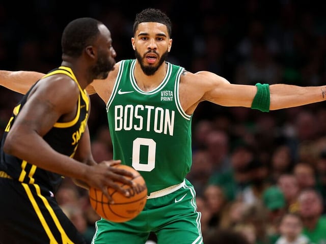 Celtics crush Warriors to claim 11th straight victory