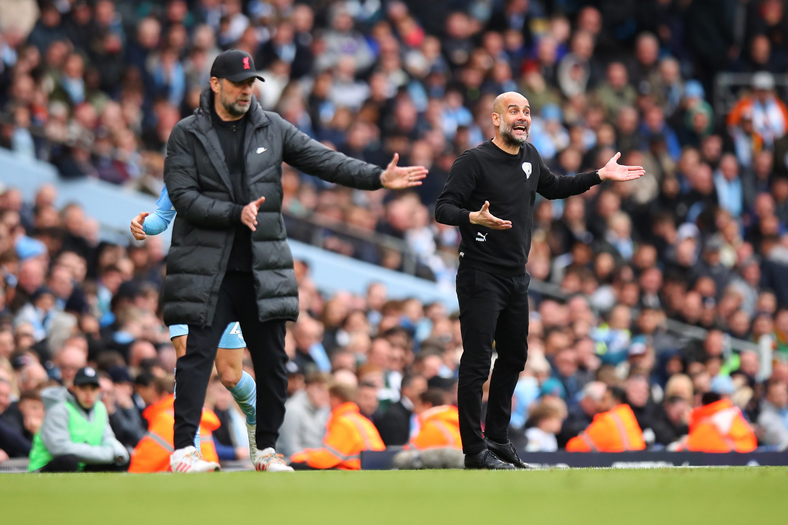 Jurgen Klopp the head coach / manager of Liverpool and Pep Guardiola the head coach / manager of Manchester City during the Premier League match between Manchester City and Liverpool at Etihad Stadium on April 10, 2022 in Manchester, United Kingdom. (Photo by Robbie Jay Barratt - AMA/Getty Images)