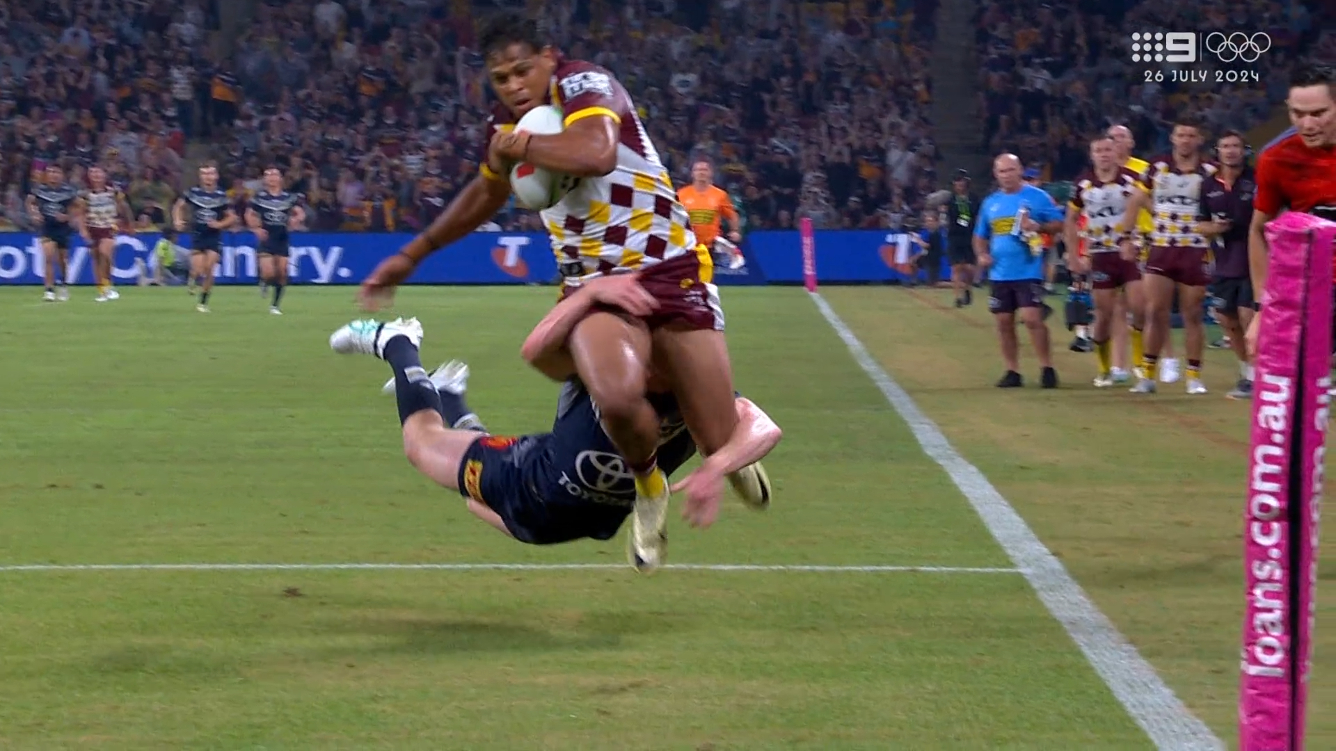 Dearden's 'tackle of the century' stops Cobbo