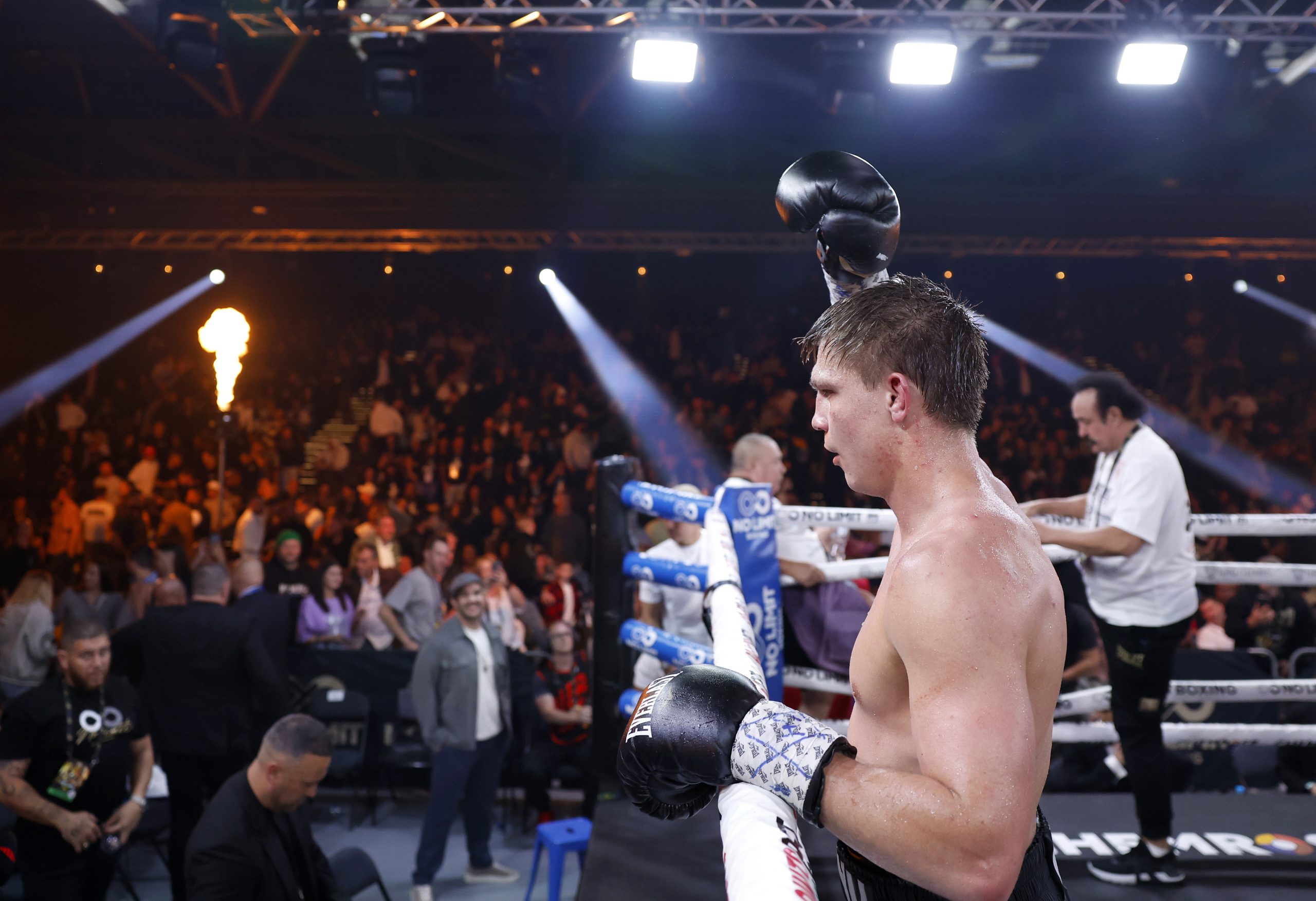 Nikita Tszyu waves to the crowd after defeating Danilo Creati.
