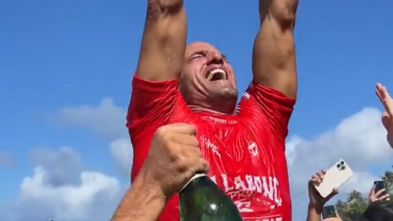 Kelly Slater celebrates his Pipeline victory.