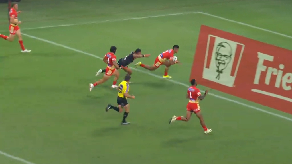 Nikorima's silky pass sets up Dolphins try