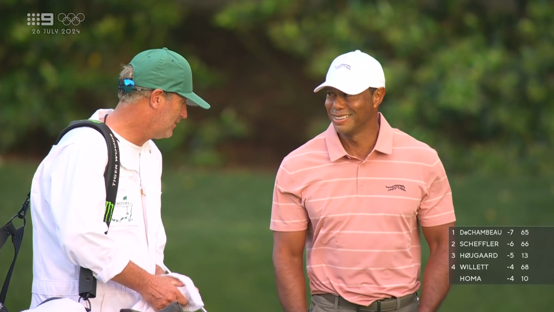 Tiger wows crowd with Masters chip