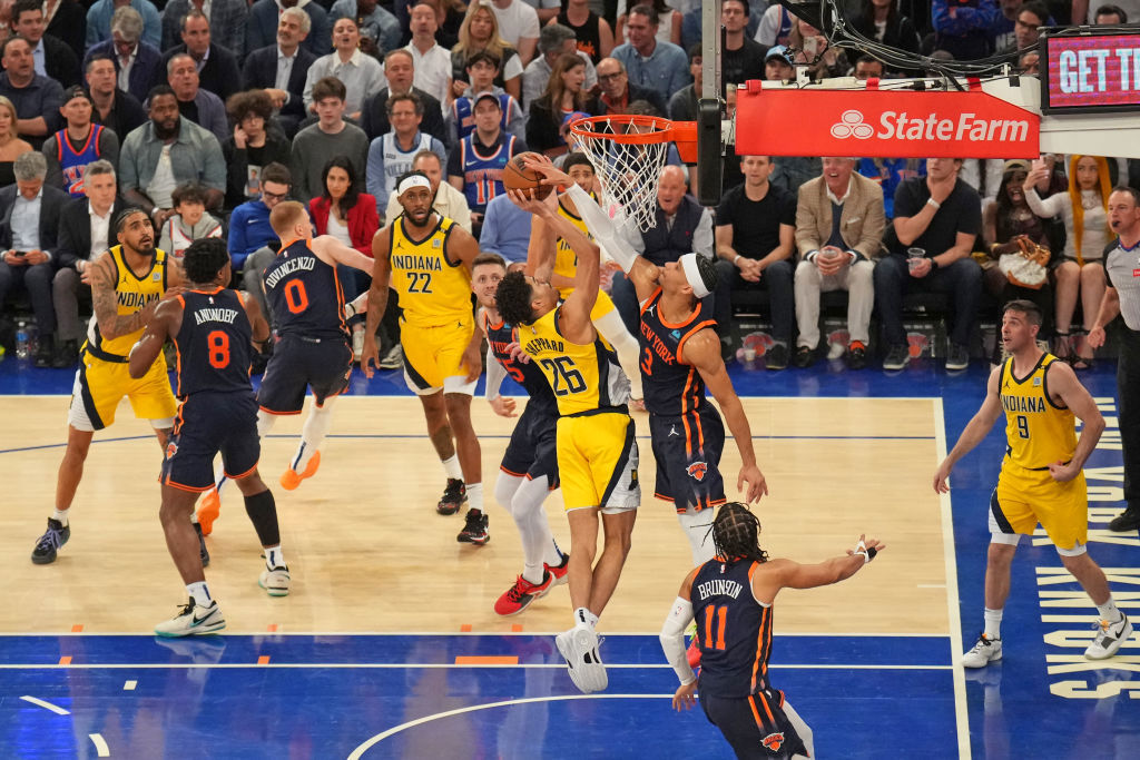 Josh Hart #3 of the New York Knicks blocks the basket.