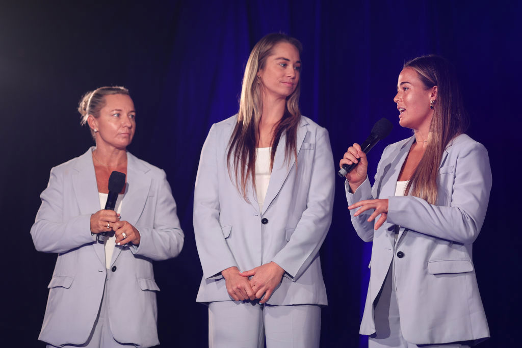 NSW Sky Blues, Isabelle Kelly, Kezie Apps, coach Kylie Hilder. NRLW. State of Origin 2024.