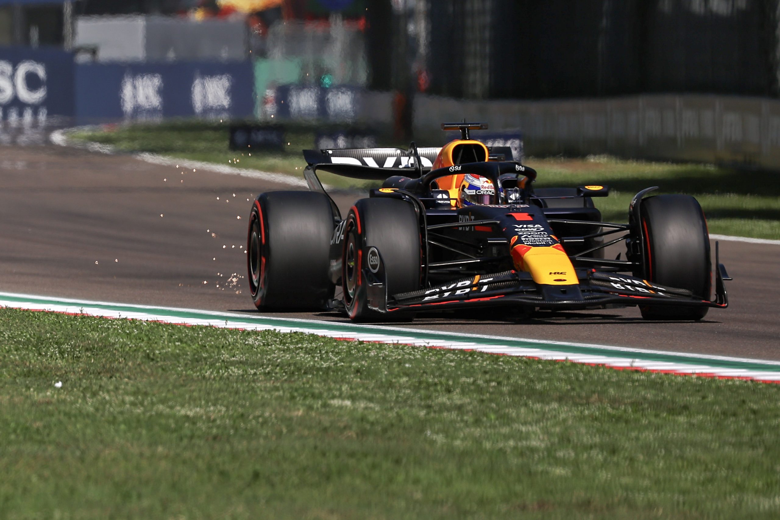 Max Verstappen of the Netherlands driving the (1) Oracle Red Bull Racing RB20 during qualifying ahead of the F1 Grand Prix of Emilia-Romagna at Autodromo Enzo e Dino Ferrari Circuit on May 18, 2024 in Imola, Italy.(Photo by Qian Jun/MB Media/Getty Images)