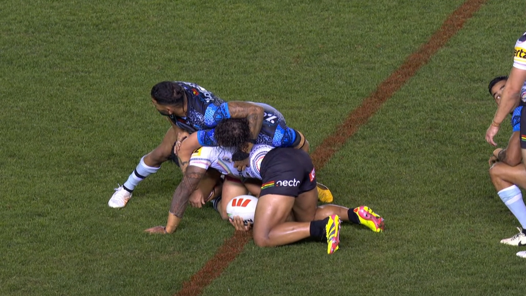 Hynes forced off after brutal collision