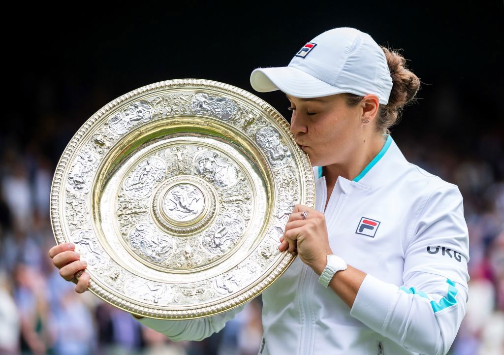 Ashleigh Barty kisses the trophy.