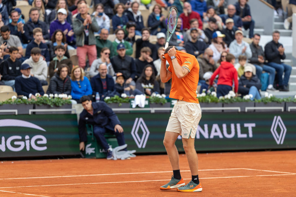 French Open 2024: Hubert Hurkacz reacts after losing the first set tie-break against Grigor Dimitrov; Hubert Hurkacz V Grigor Dimitrov.