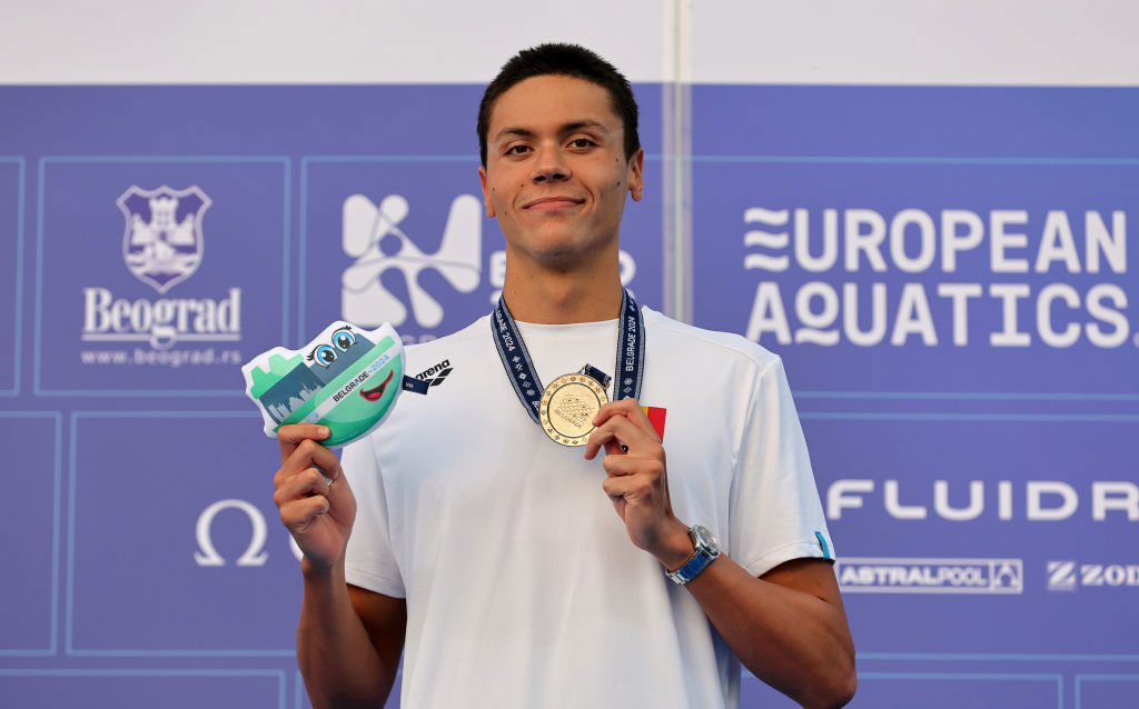 David Popovici holds his 100m gold medal at the European Championships.