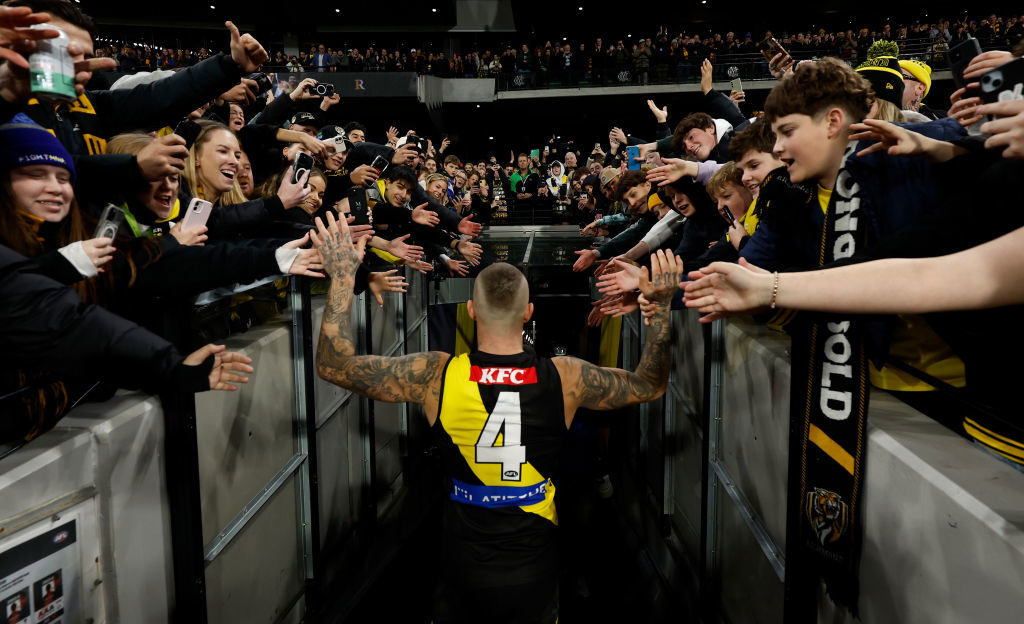 Dustin Martin leaves the field after his 300th match.