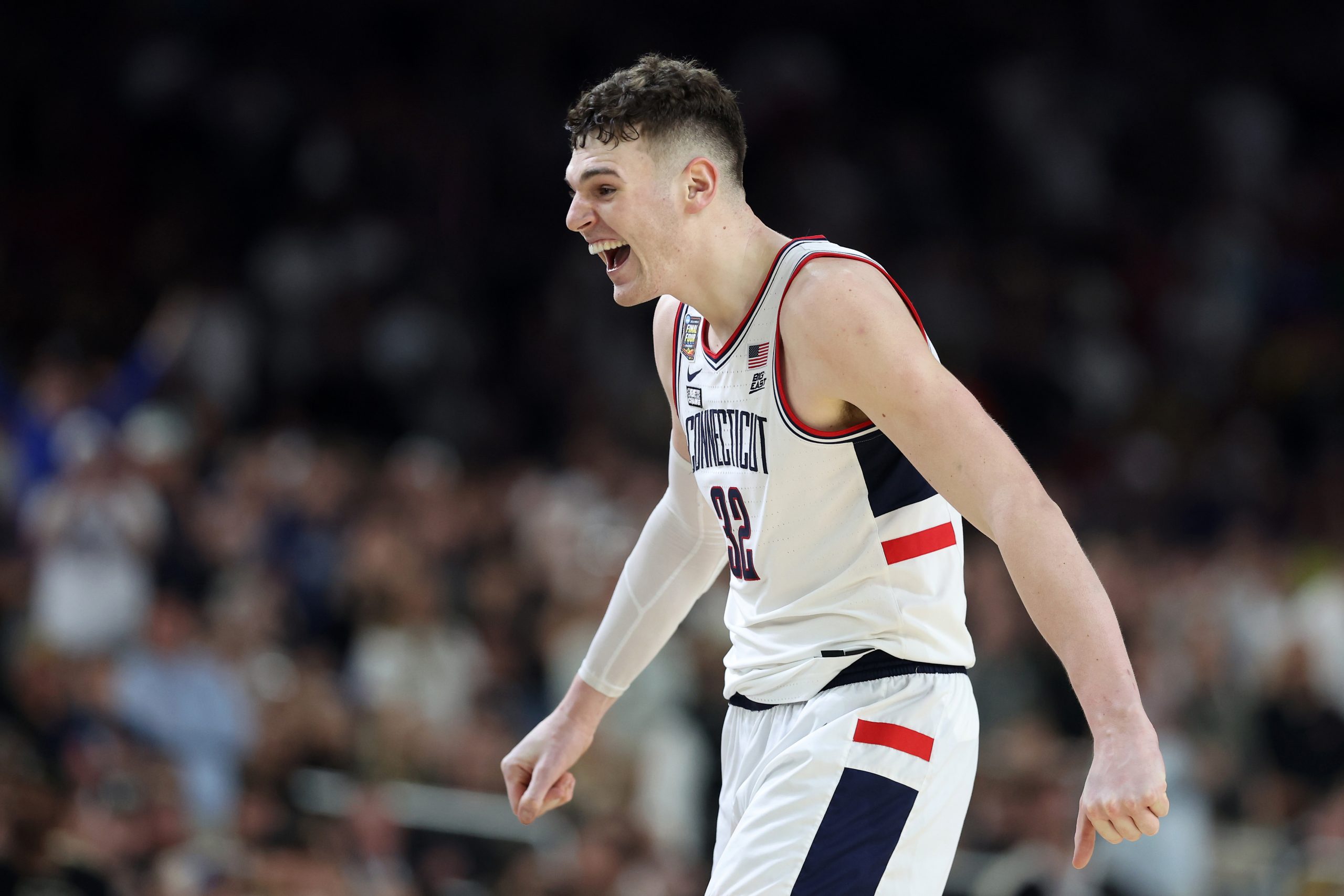 Donovan Clingan of the Connecticut Huskies celebrates.