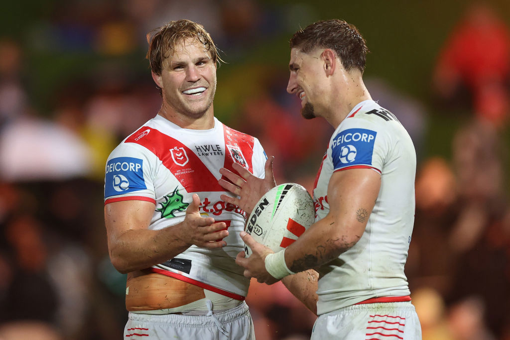 Jack de Belin celebrates scoring a try with Zac Lomax.