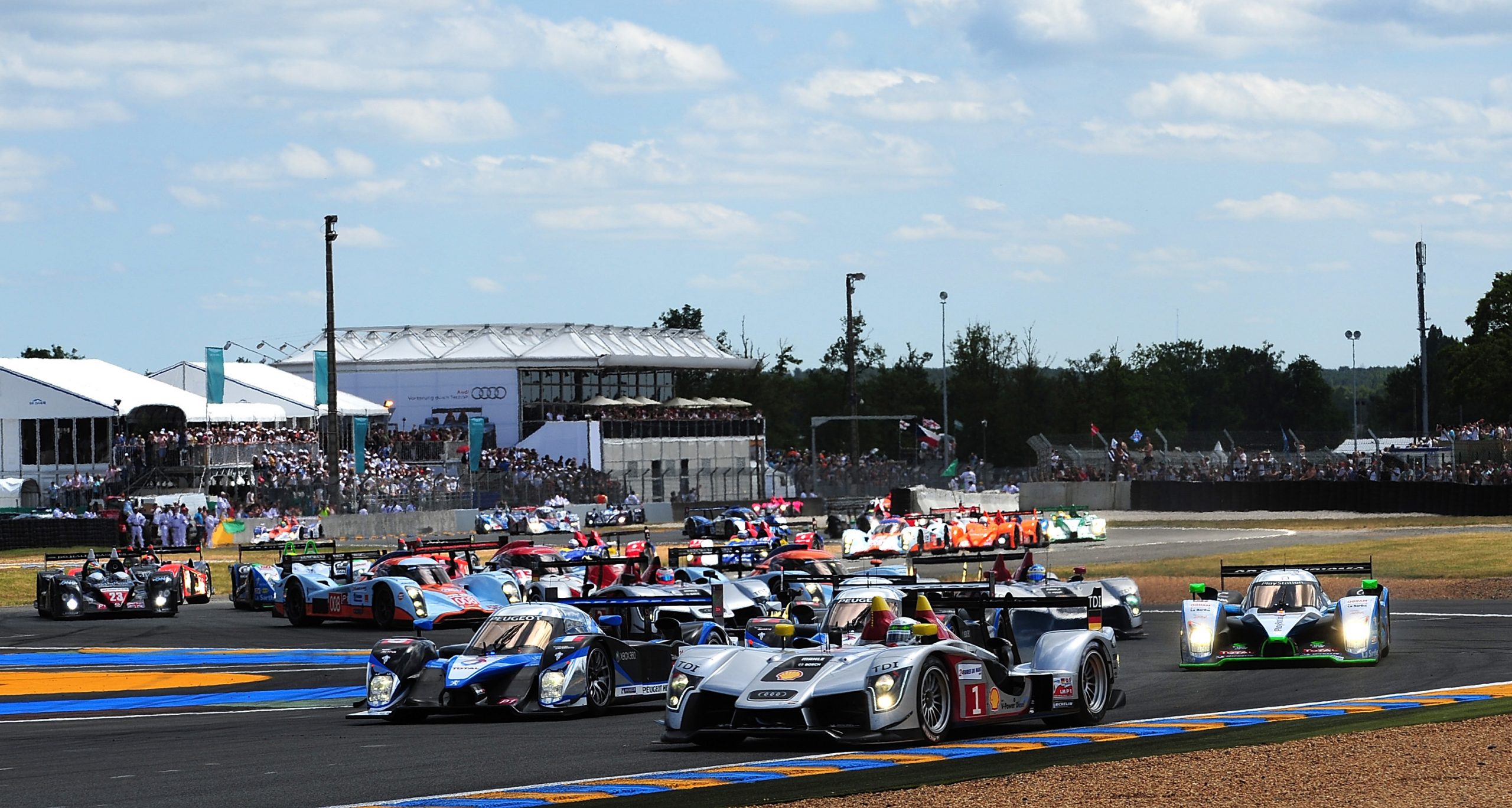 The start of the 77th 24 Hours of Le Mans in 2009.