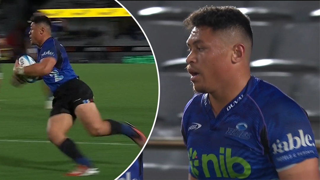 Blues bolter Clarke claims clumsy try