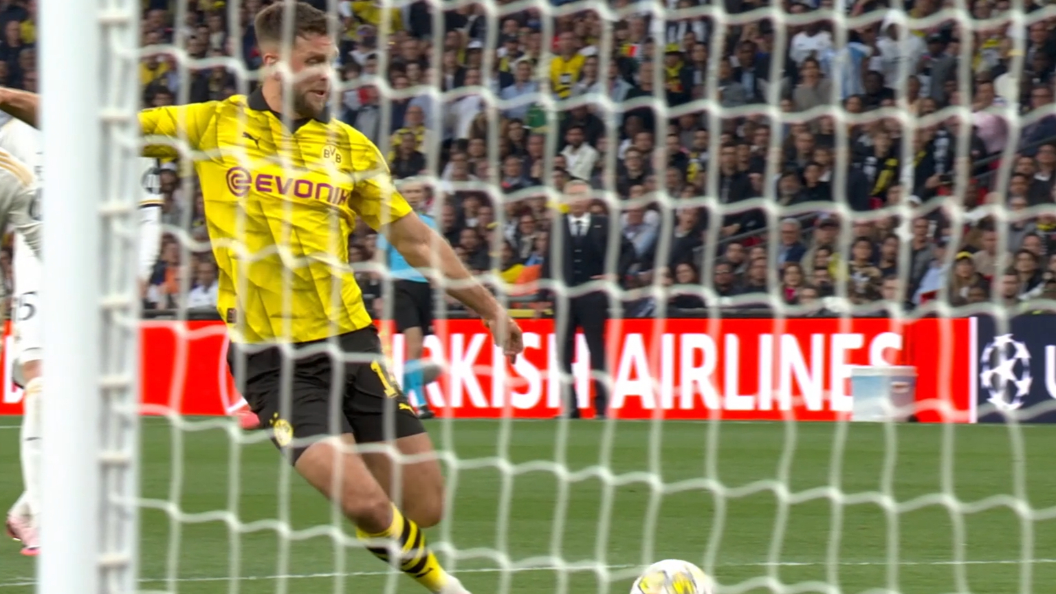 Dortmund denied by goalpost