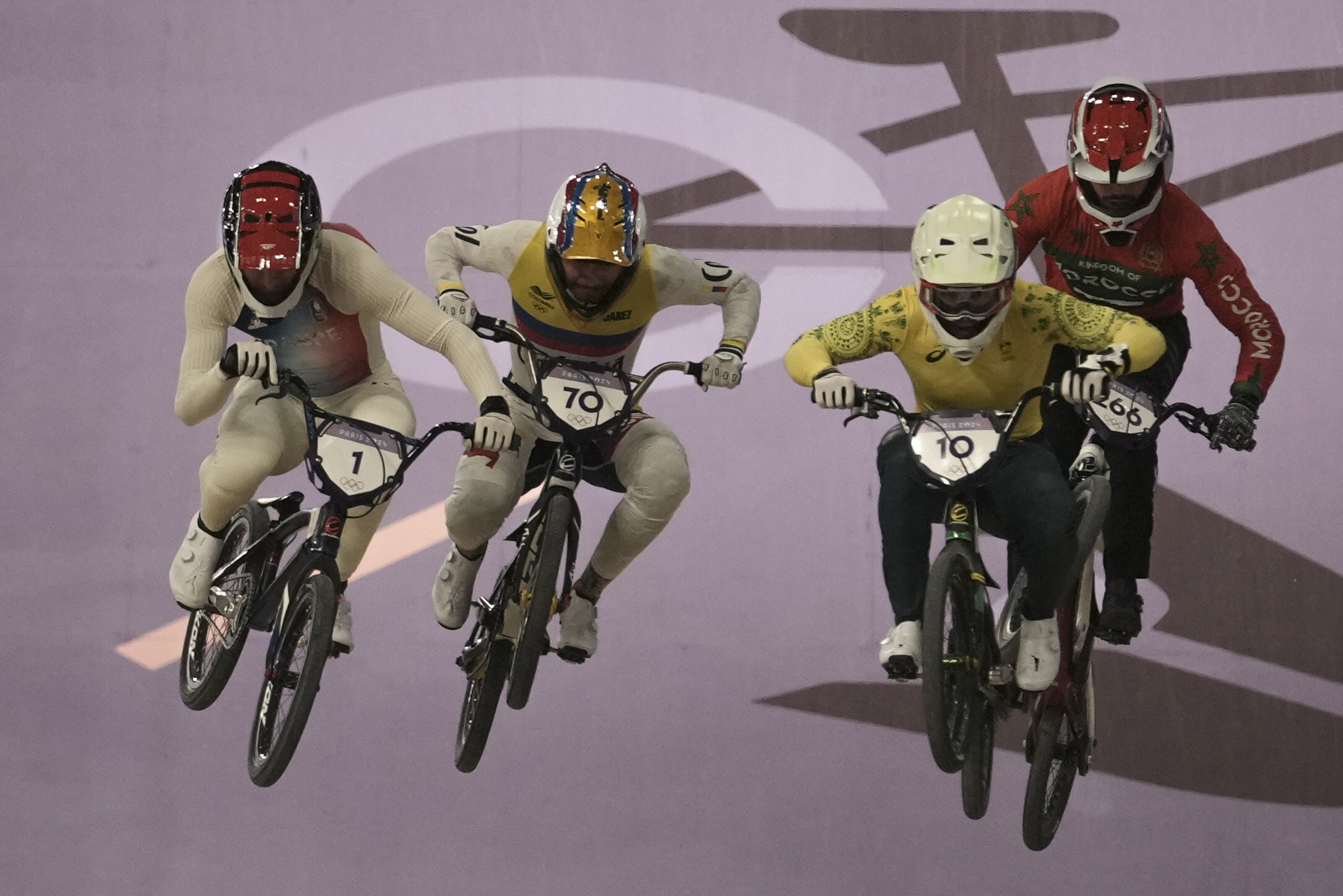 Izaac Kennedy (No.10) reached the men's BMX racing semi-final - all with a broken wrist.