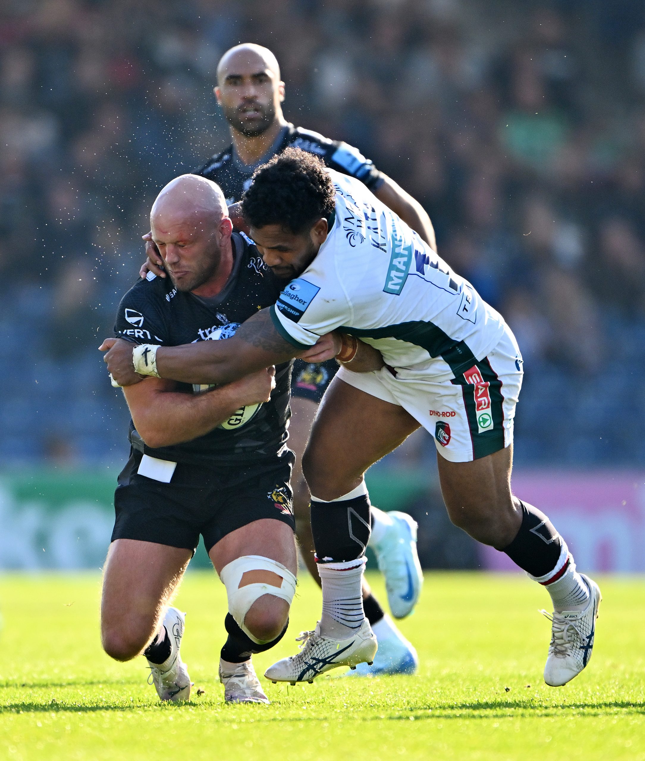 Jack Yeandle of Exeter is tackled high by Solomone Kata of Leicester, resulting in a red card.