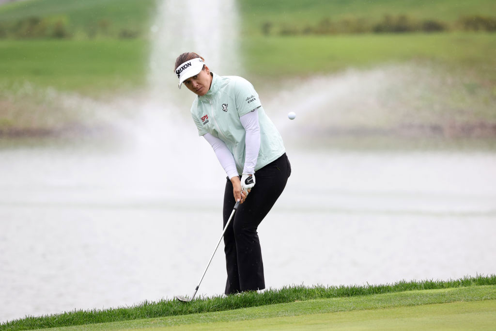 Hannah Green of Australia chips onto the 7th green during the second round of the BMW Ladies Championship 2024.