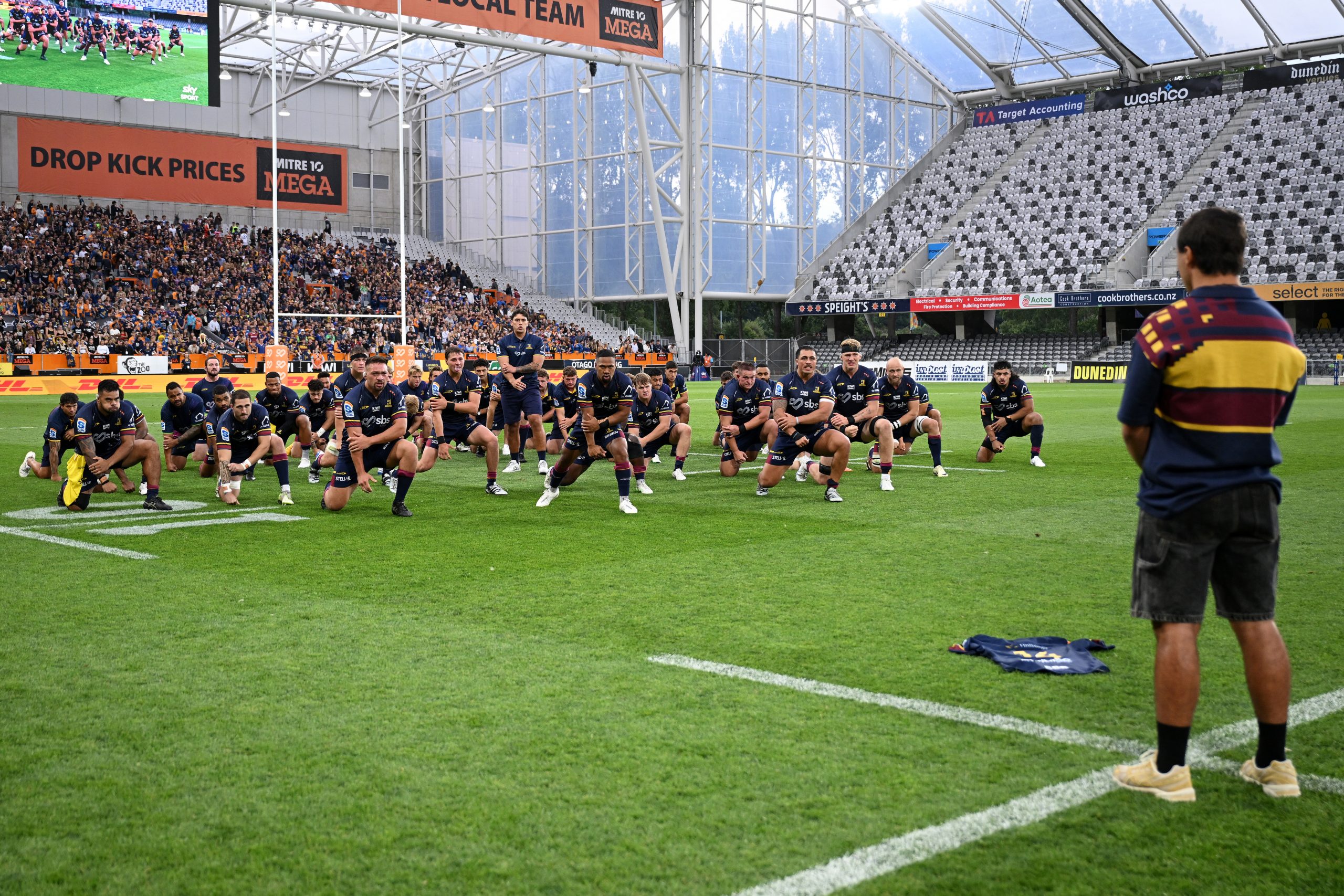The Highlanders perform a haka in memory of the late Connor Garden-Bachop.