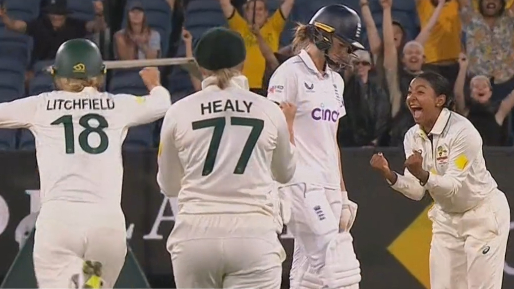 Aussies complete Ashes whitewash