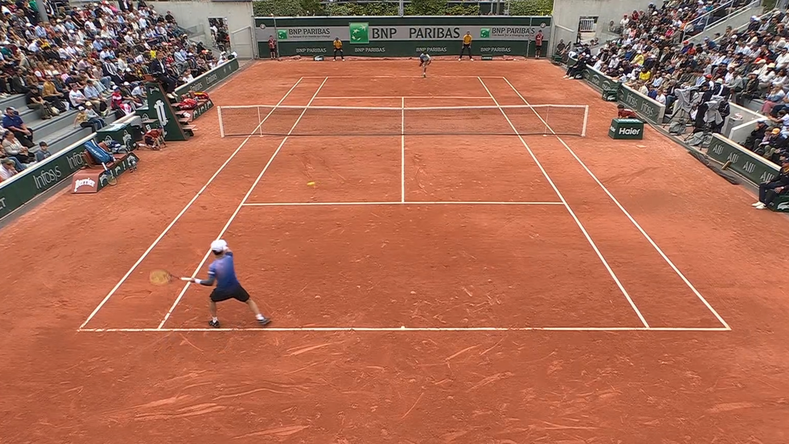 Aussies advance in France