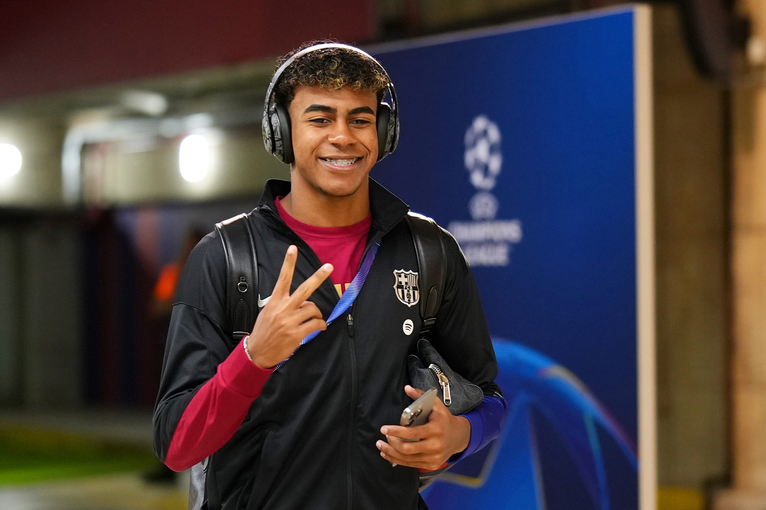 Lamine Yamal of Barcelona arrives at the stadium.