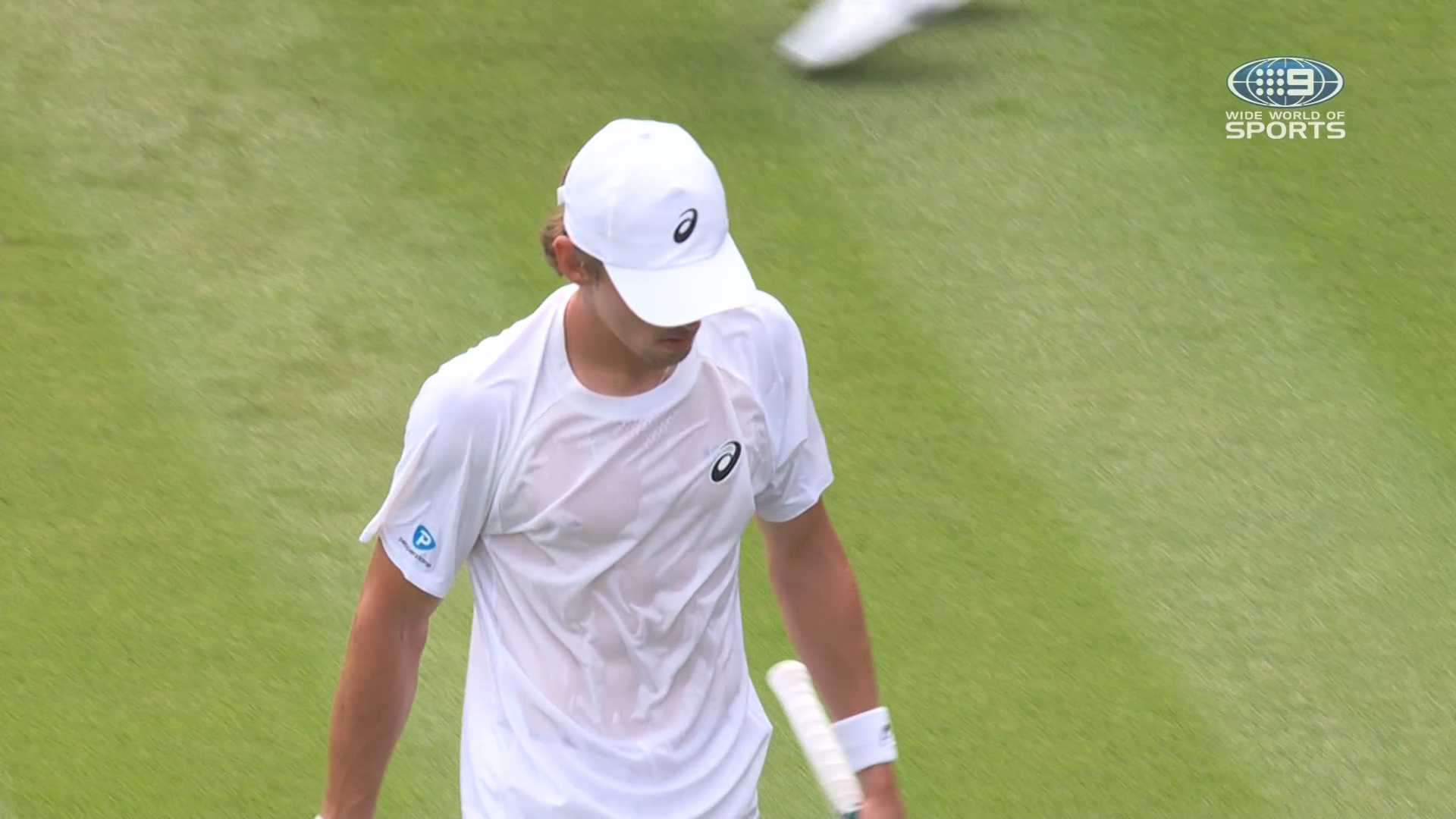 Sweaty de Minaur seals set