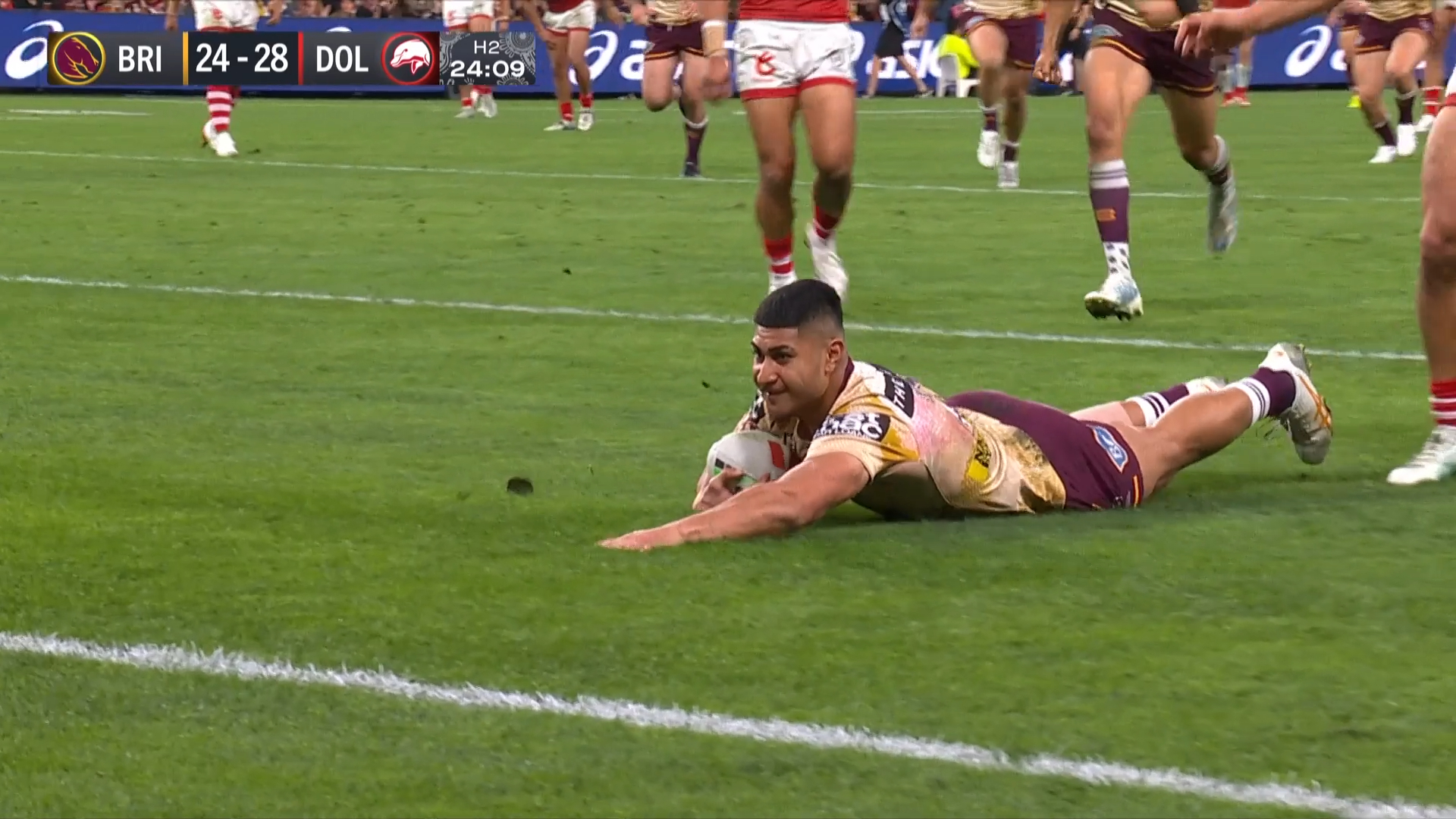 Broncos score 'one of the tries of the season'