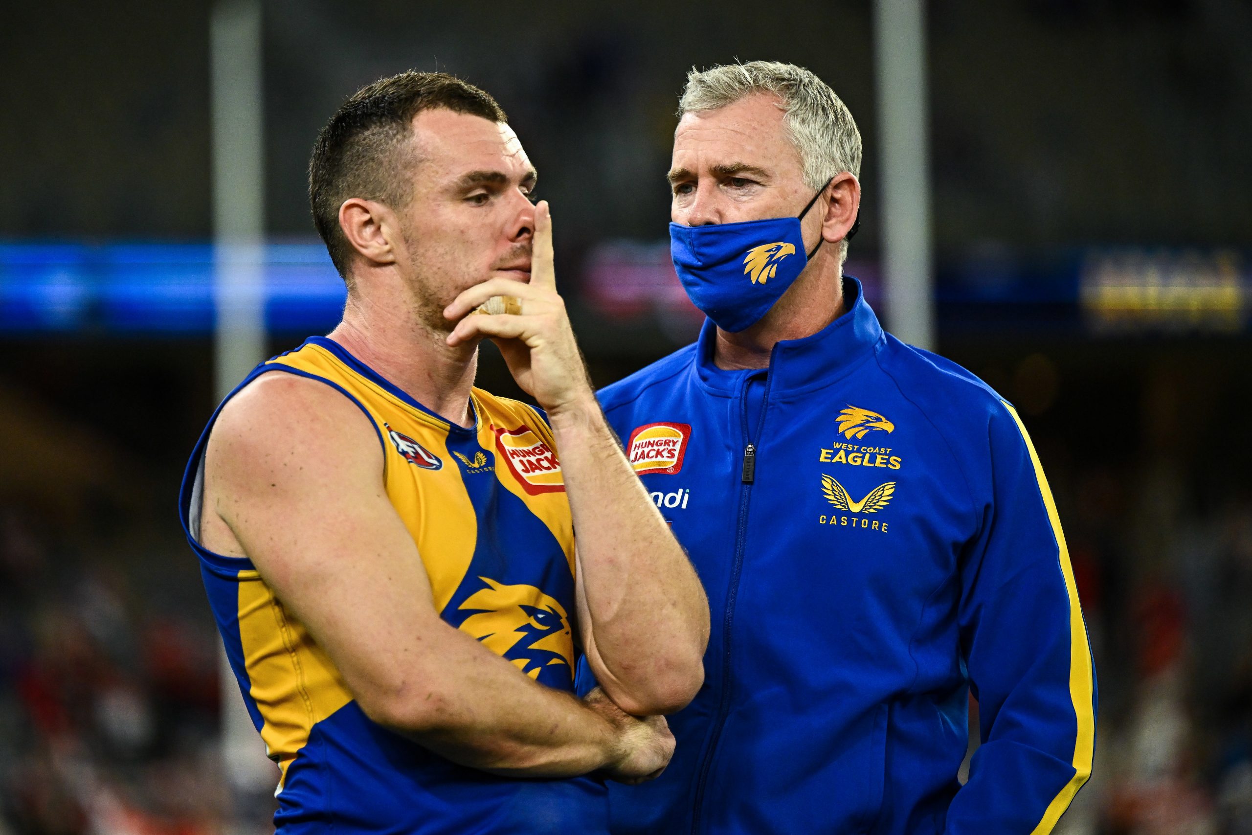 West Coast coach Adam Simpson wearing a club-branded face mask.