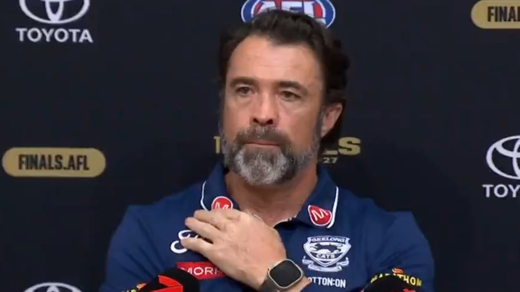 Cats coach forced to apologise to female staffer