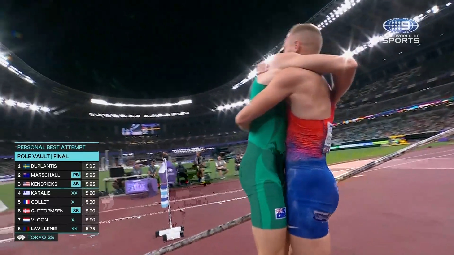 Aussie, American embrace during epic pole vault final