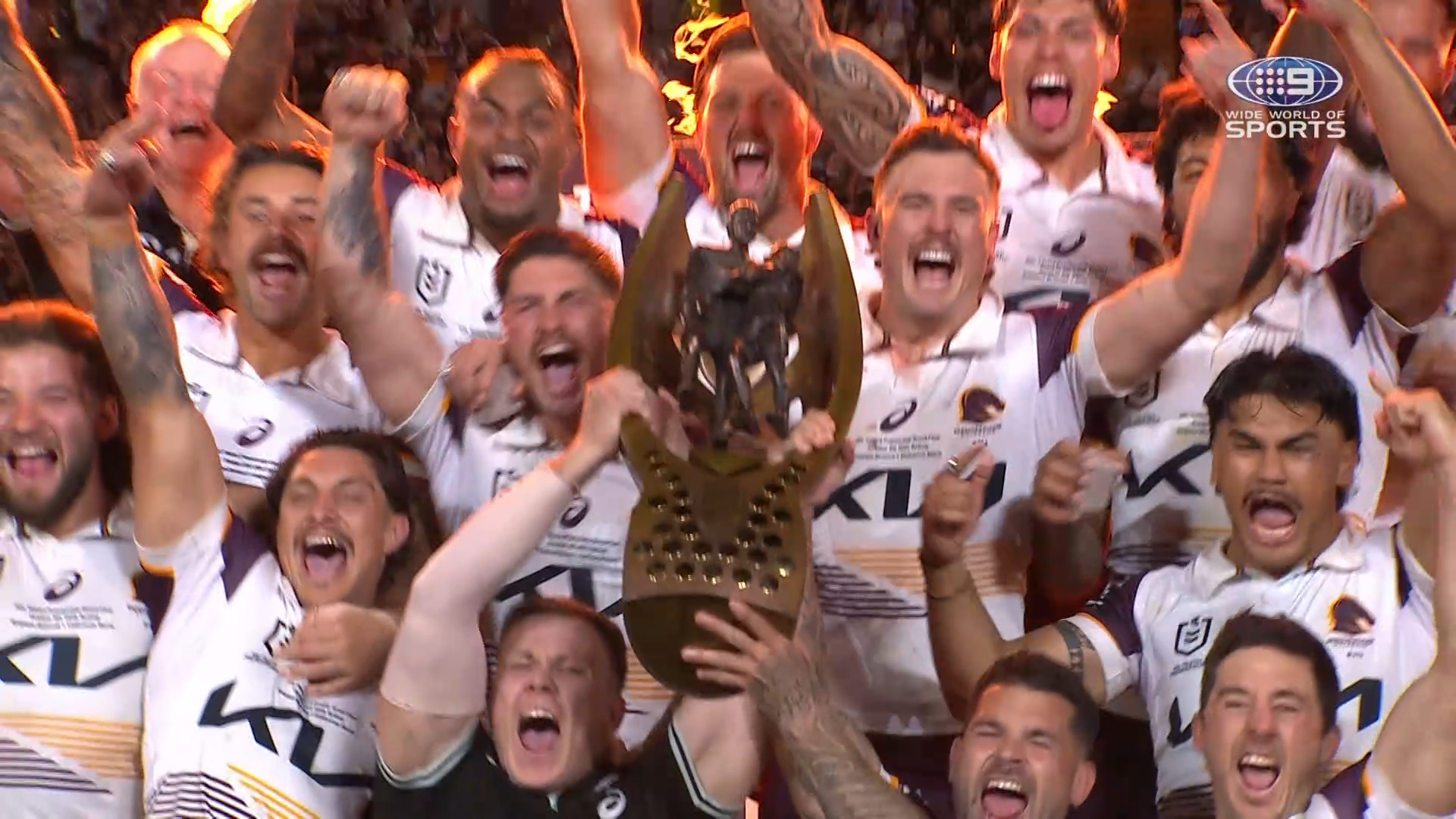 Reynolds' heartwarming gesture before premiership celebration