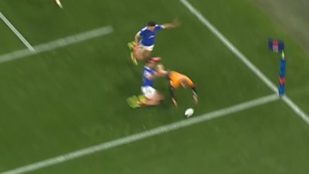 Jorgensen scores 'mindblowing' try for Australia