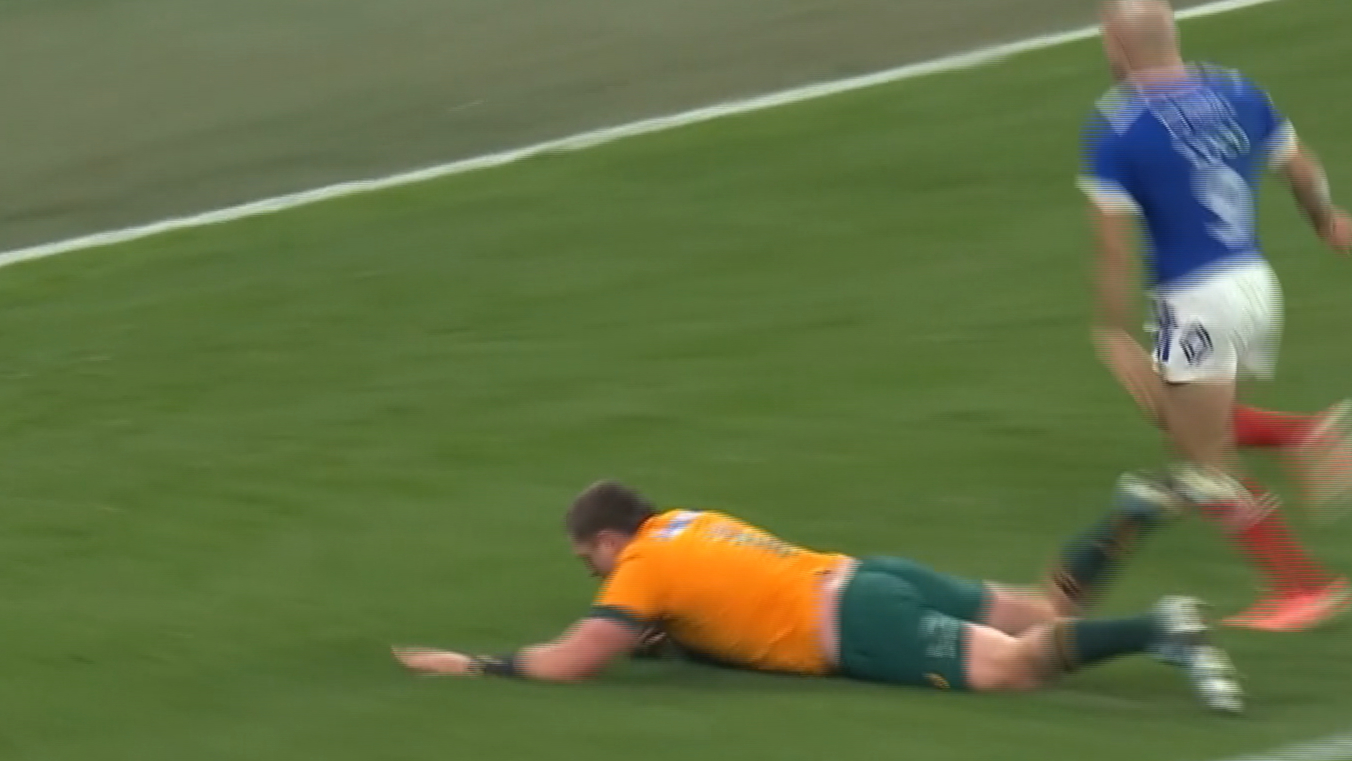 Bell steams away for epic prop try