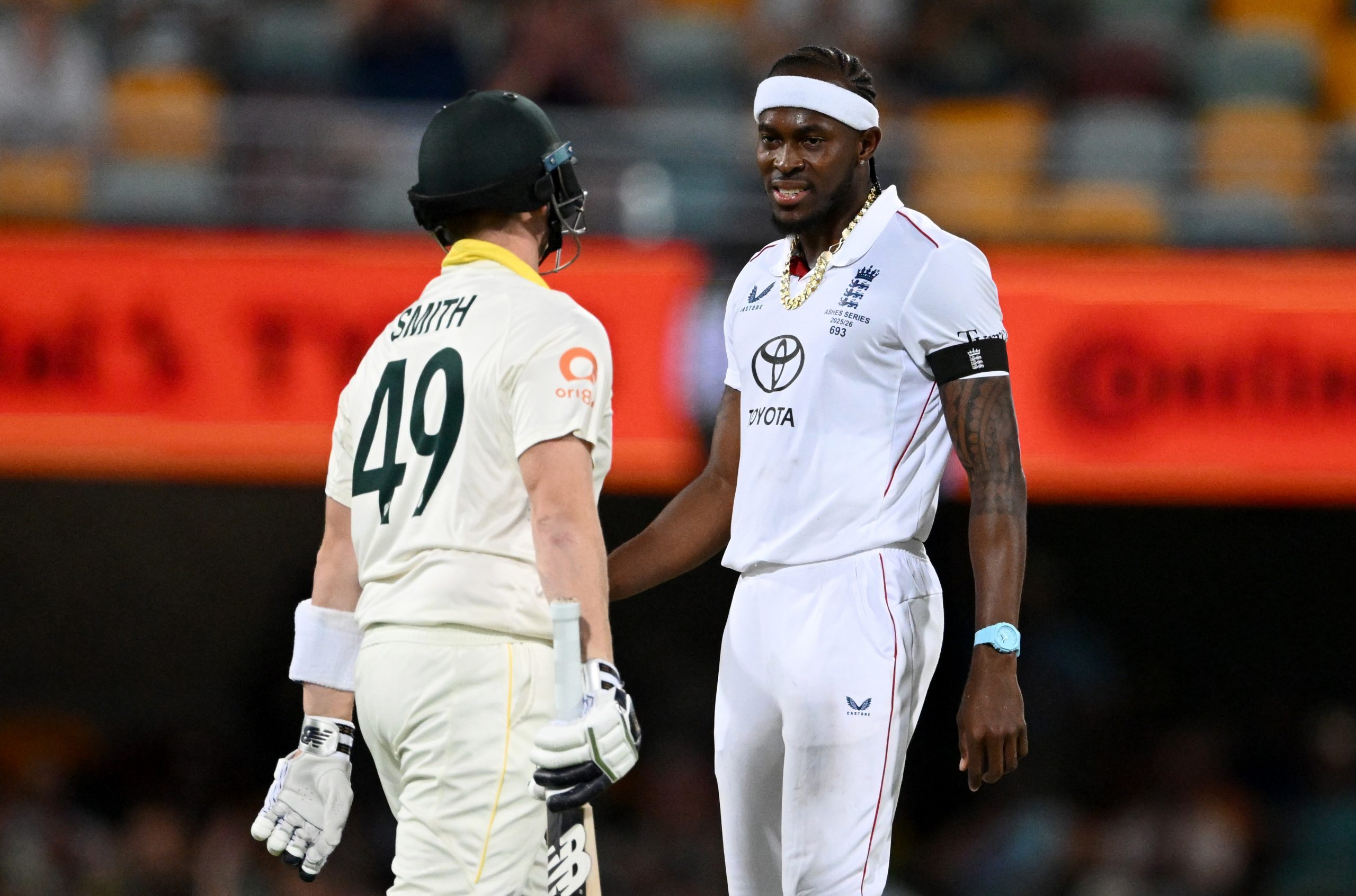 Jofra Archer of England and Australia captain Steve Smith exchange words