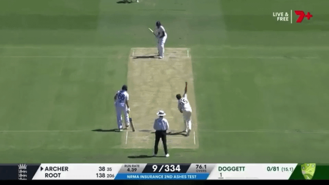 Marnus Labuschagne takes a brilliant catch for Australia to end the England 1st Innings.