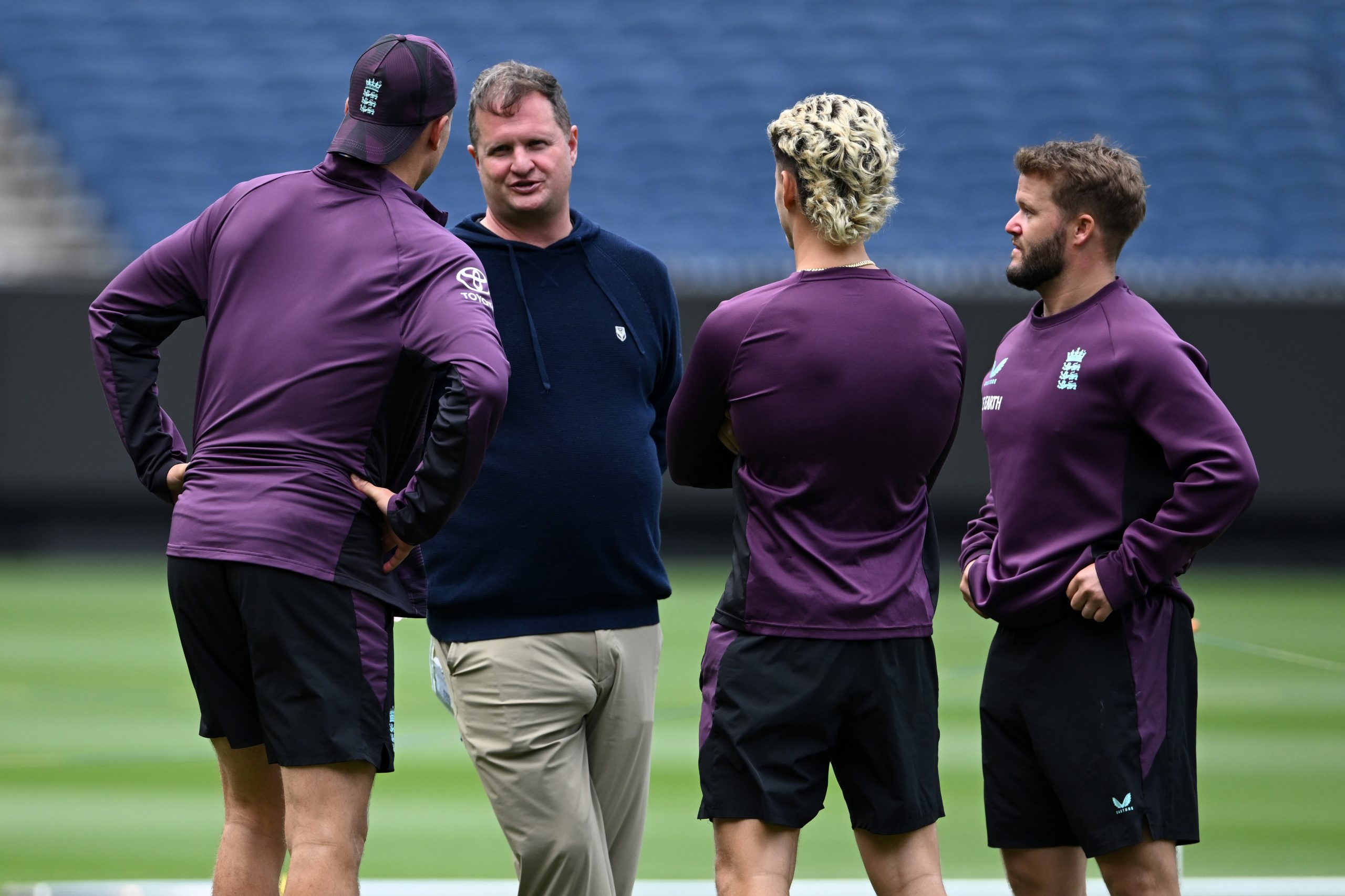 Director of England cricket Rob Key speaks with Brydon Carse, Jacob Bethell and Ben Duckett.