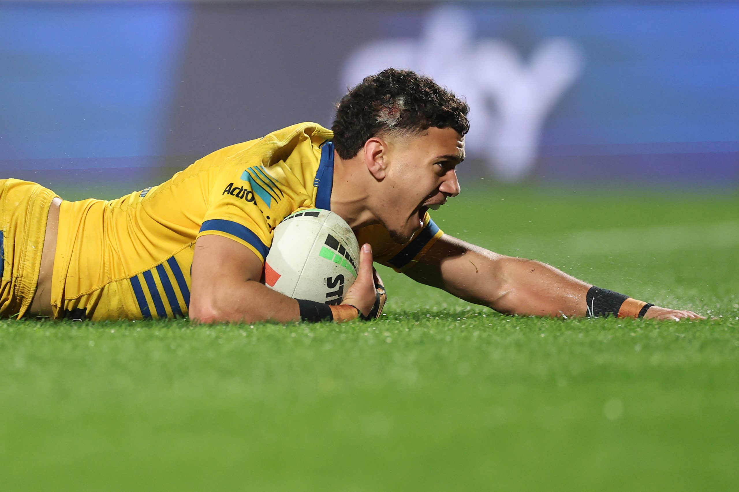 Isaiah Iongi of the Eels makes a break to score a try during the round 26 NRL match between the New Zealand Warriors and Parramatta Eels at Go Media Stadium on August 29, 2025, in Auckland, New Zealand. (Photo by Phil Walter/Getty Images)