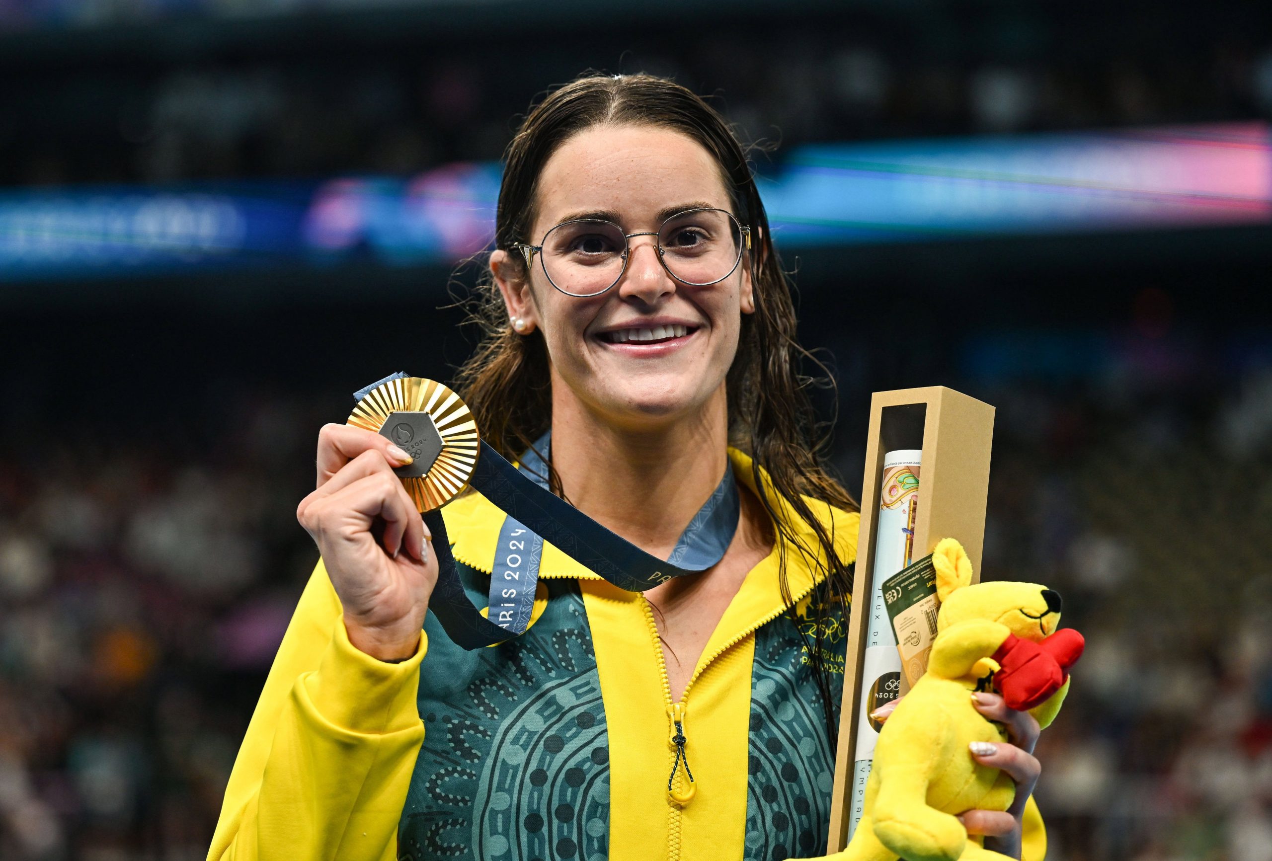 Paris , France - 30 July 2024; Women's 100m backstroke gold medallist Kaylee McKeown of Team Australia during the award ceremony at the Paris La Défense Arena during the 2024 Paris Summer Olympic Games in Paris, France. (Photo By David Fitzgerald/Sportsfile via Getty Images)