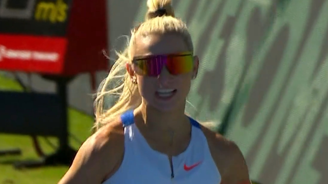 Hull wins 5000m title two days after fall