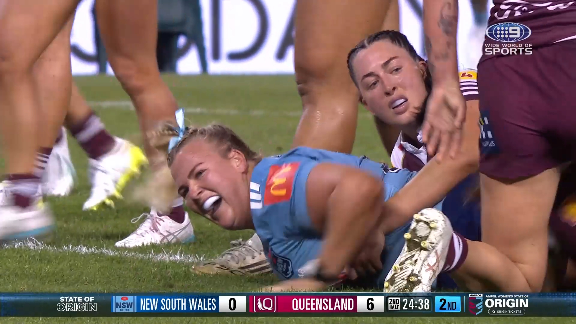 Blues prop breaks Maroons defence